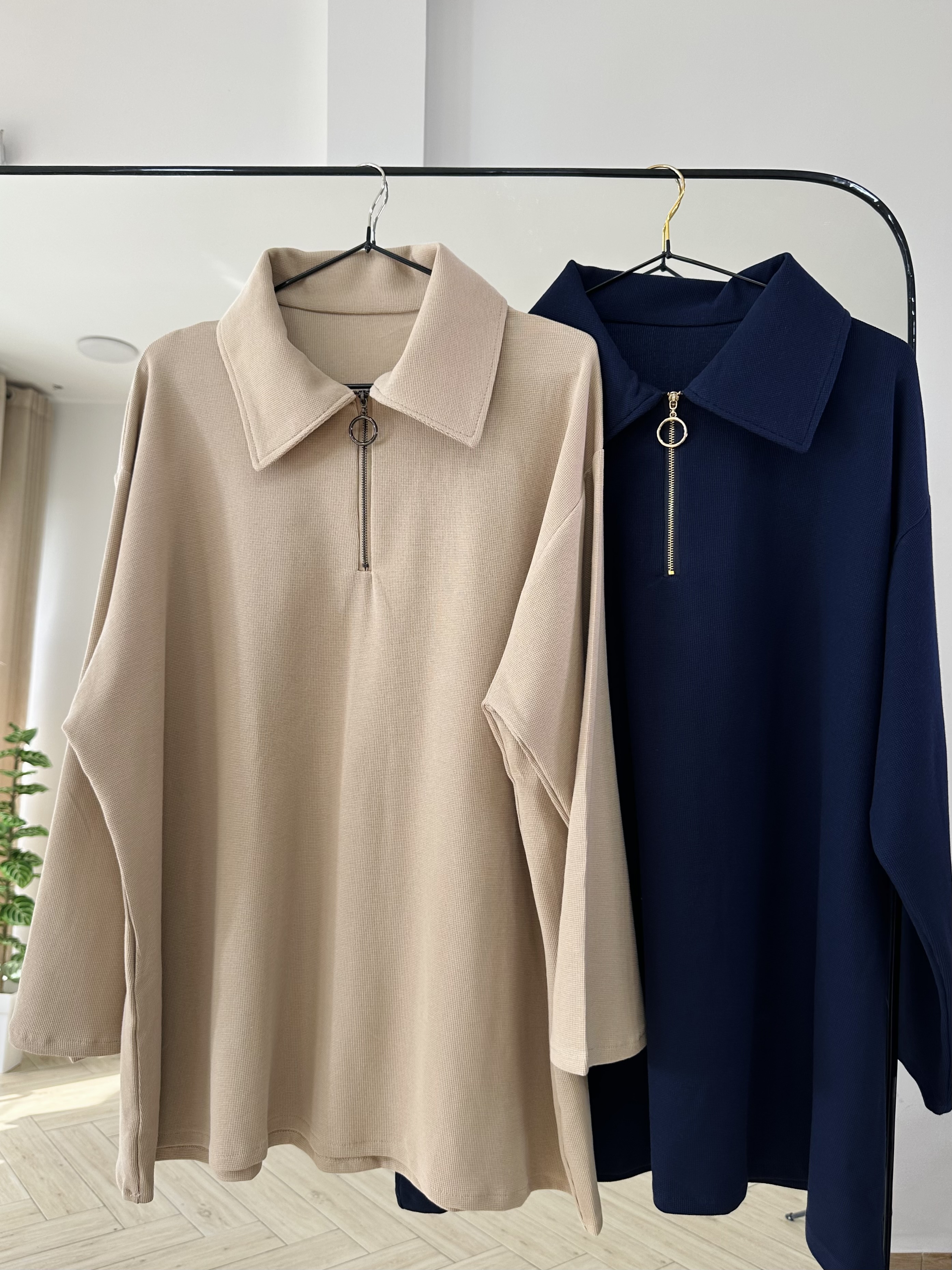 Polo zippé  - Taille: standard = 36- 48 | Couleur: Beige