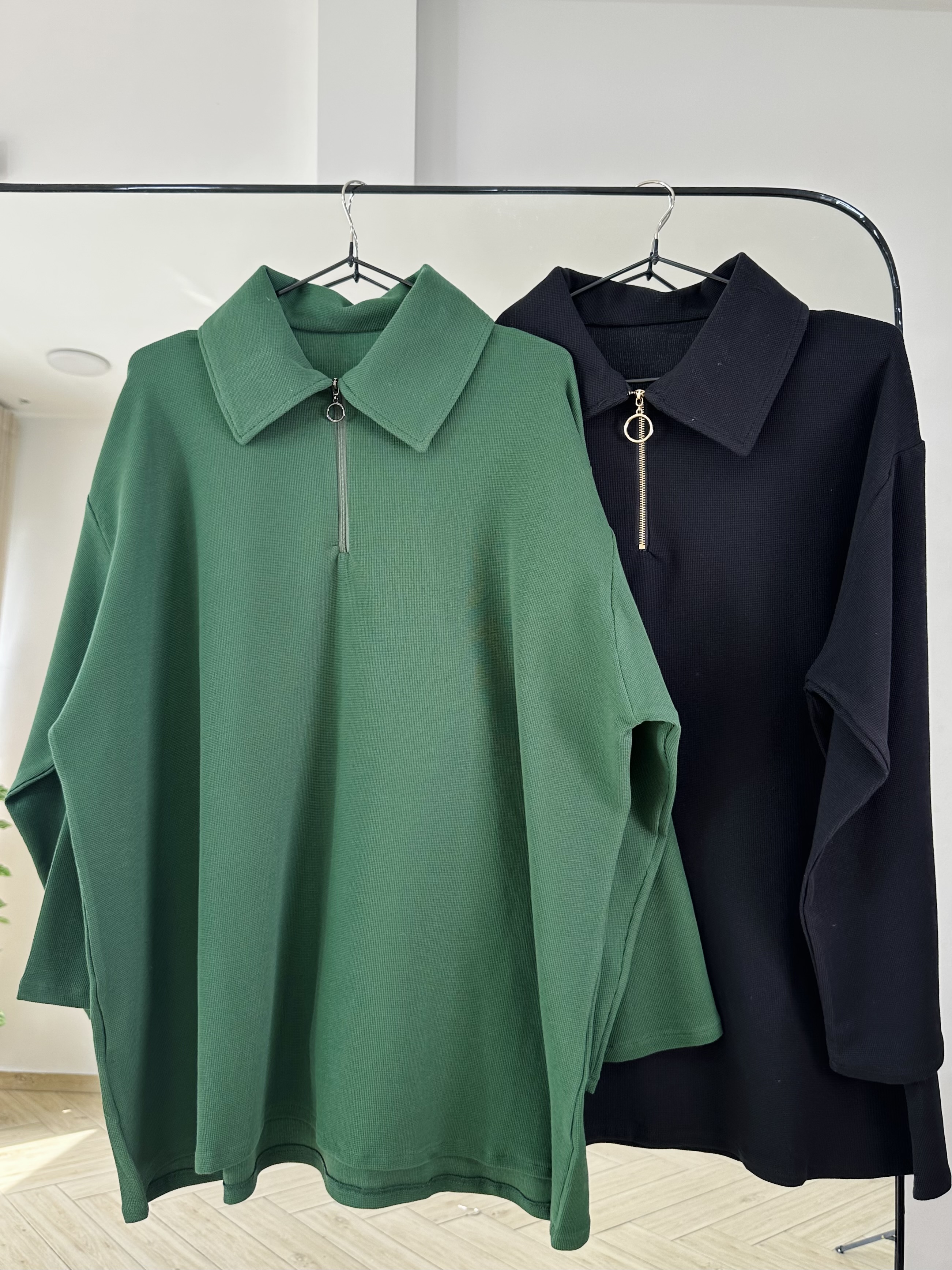 Polo zippé  - Taille: standard = 36- 48 | Couleur: Noir 